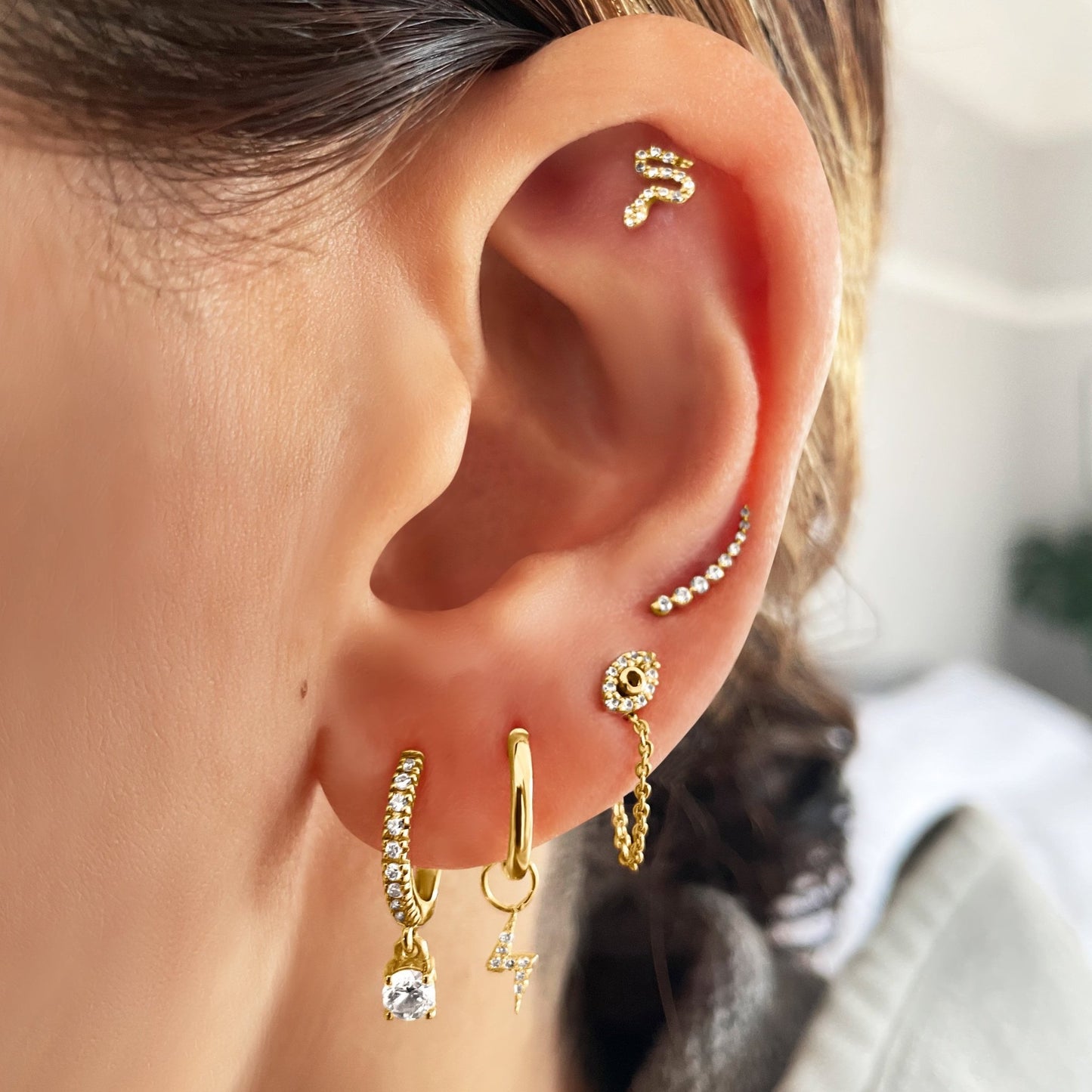 "Daniella" Diamonds Hoops Earrings with one dangling diamond - Pair - Goldie Paris Jewellery
