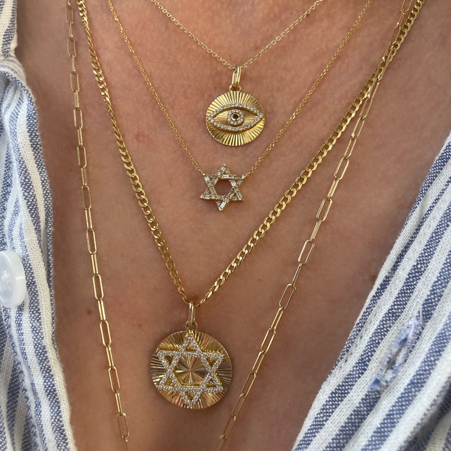 Golda Star of David fluted with Diamonds