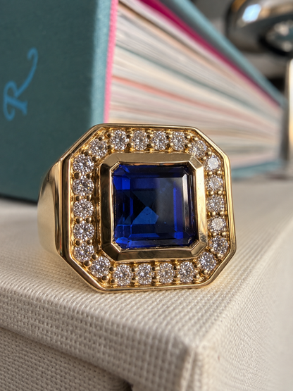 Gourmandise Signet Ring Sapphire• 9K Solid Gold
