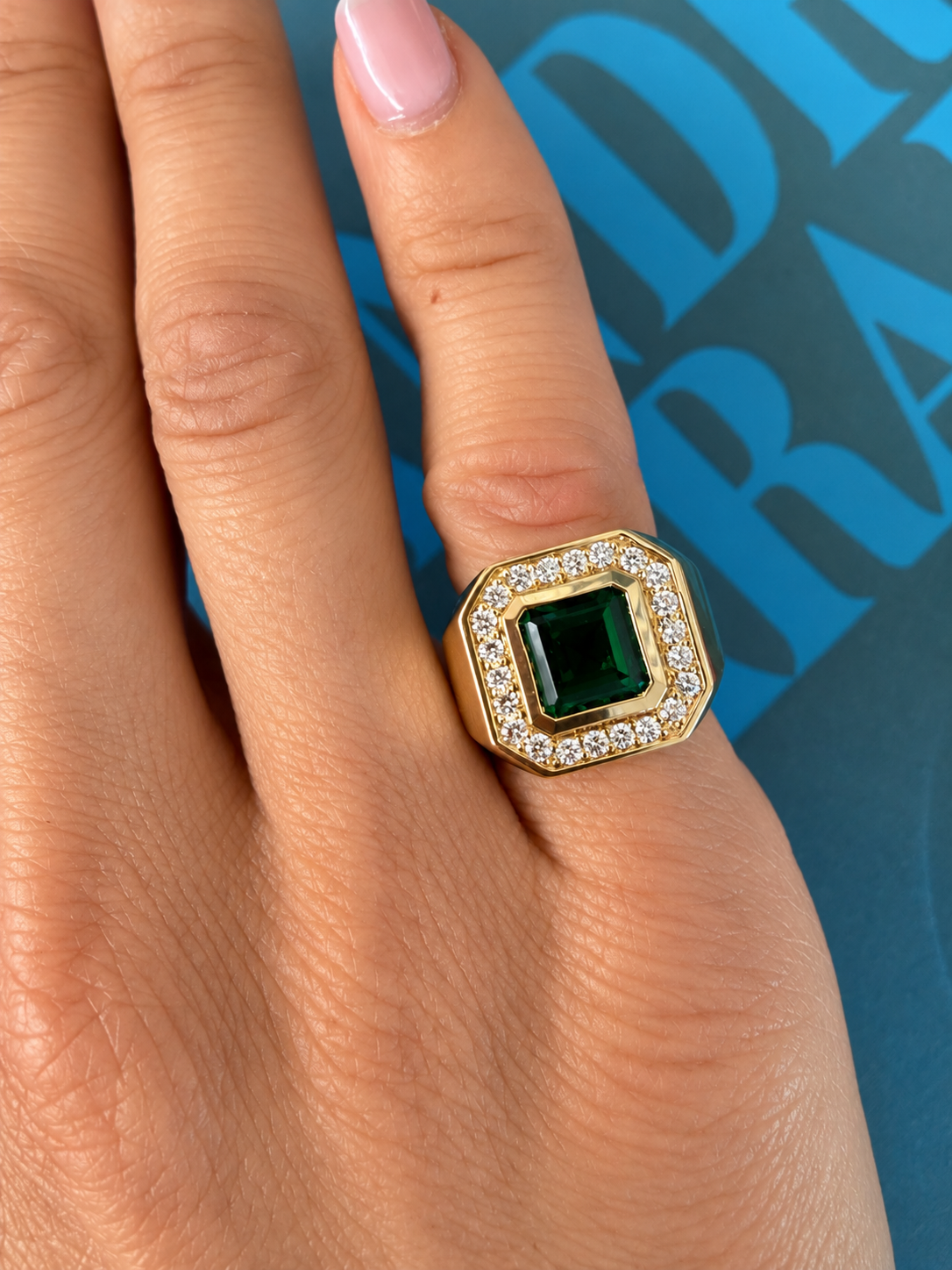 Gourmandise Signet Ring Emerald• 9K Solid Gold