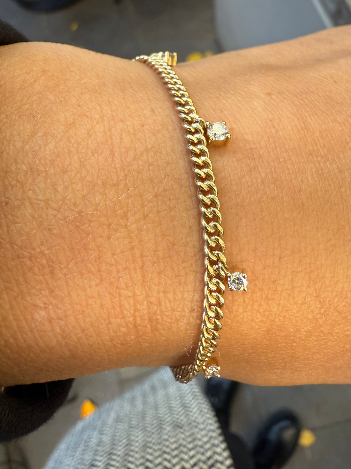 Floating diamonds Classic Curb Chain Bracelet