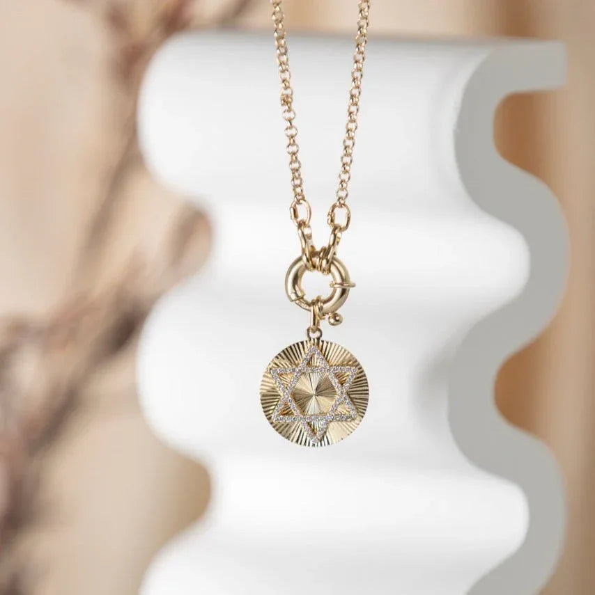Golda Star of David fluted with Diamonds