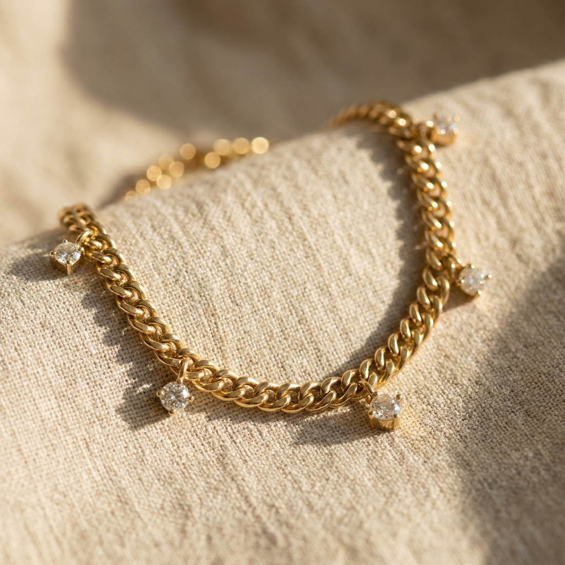 Floating diamonds Classic Curb Chain Bracelet